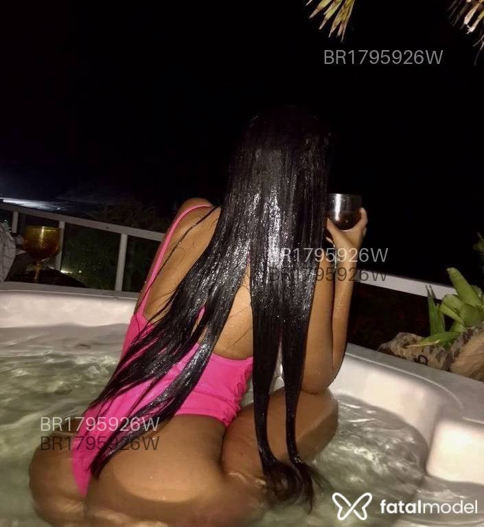 Acompanhante mulher com cabelo castanho de olhos castanhos em Natal - Bya