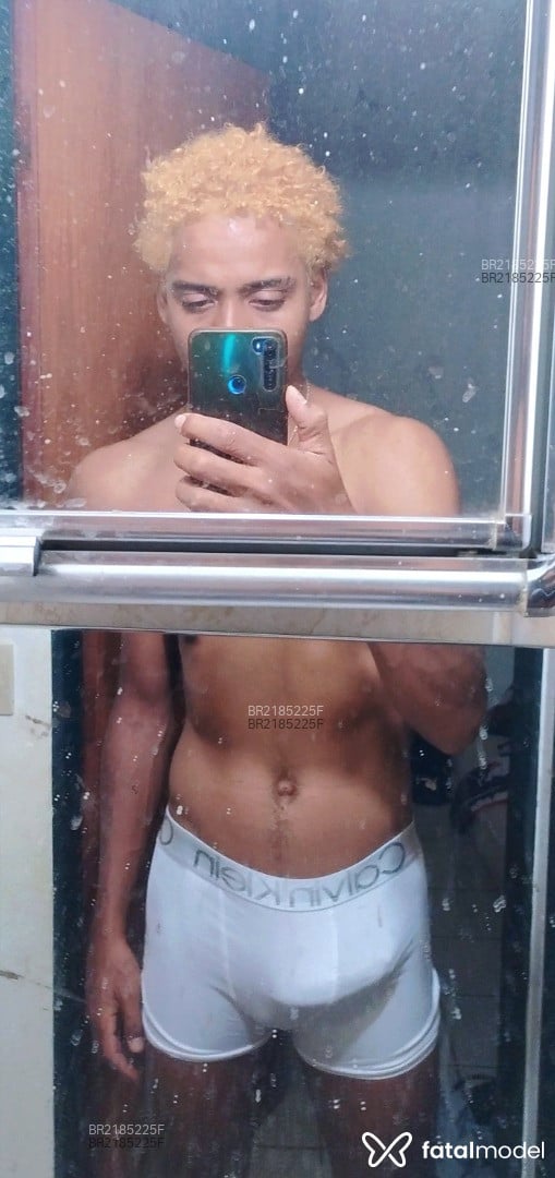 Acompanhante homem loira (o) de olhos castanhos em Caraguatatuba Acompanhante homem loira (o) de olhos castanhos em Caraguatatuba - Willian Azevedo