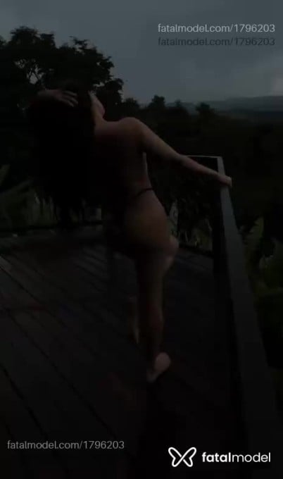 Acompanhante mulher com cabelo castanho de olhos pretos - Yara