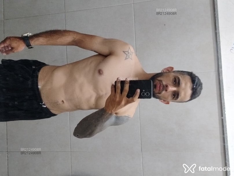 Acompanhante homem com cabelo castanho de olhos pretos em São Paulo Acompanhante homem com cabelo castanho de olhos pretos em São Paulo - Oliver Leozin