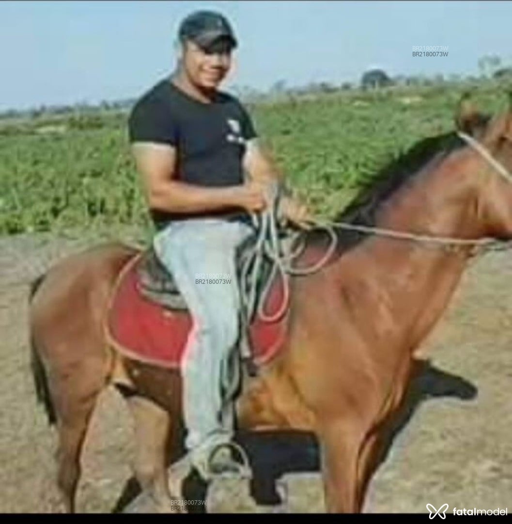 Acompanhante homem morena (o) de olhos castanhos em Belém - Indio