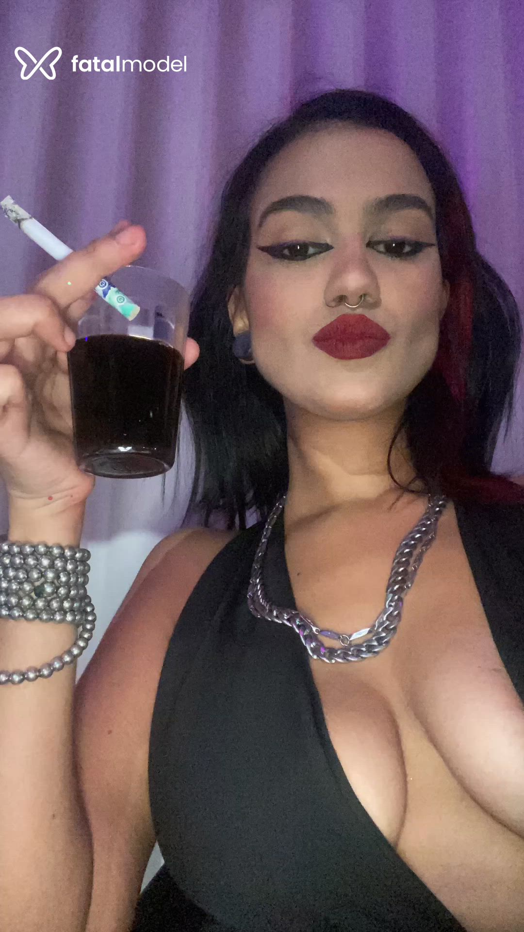 Acompanhante mulher morena (o) de olhos pretos - Lara Luiza
