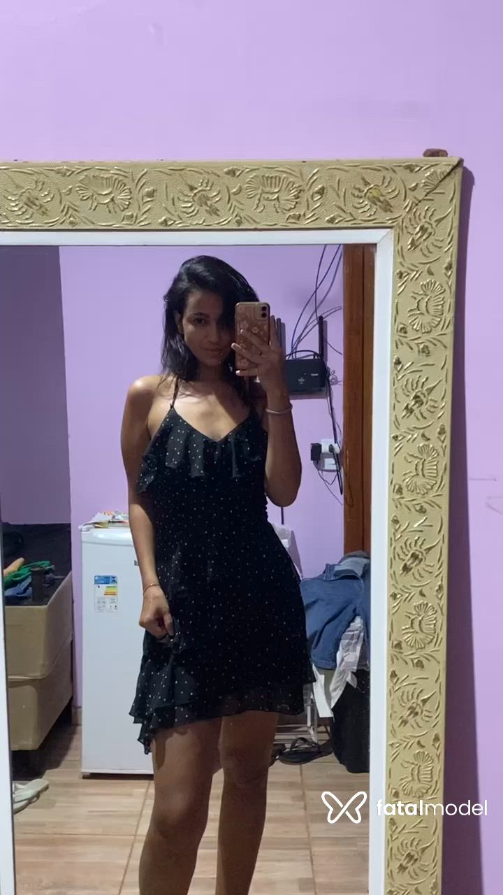 Acompanhante mulher morena (o) de olhos pretos - Lara Luiza