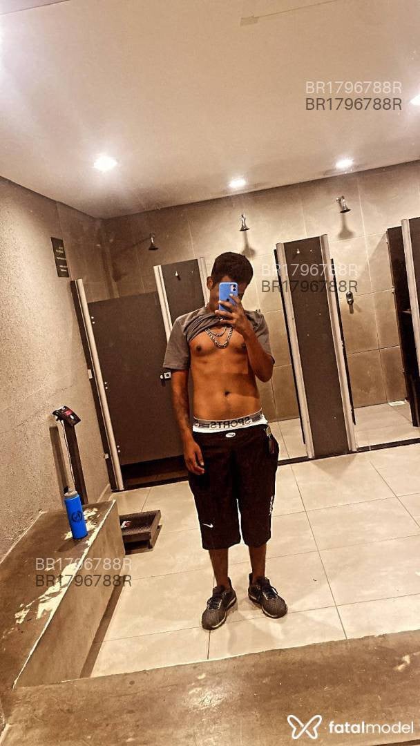Acompanhante homem morena (o) de olhos pretos em Joinville Acompanhante homem morena (o) de olhos pretos em Joinville - Lucas
