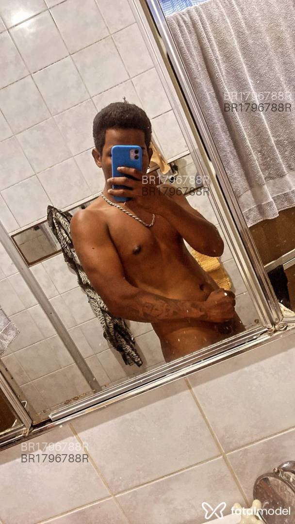 Acompanhante homem morena (o) de olhos pretos em Joinville Acompanhante homem morena (o) de olhos pretos em Joinville - Lucas