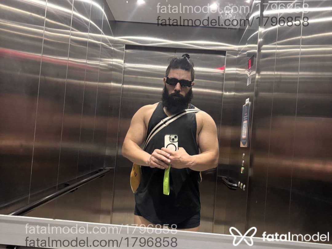 Acompanhante homem com cabelo castanho de olhos castanhos em São Paulo Acompanhante homem com cabelo castanho de olhos castanhos em São Paulo - Renato