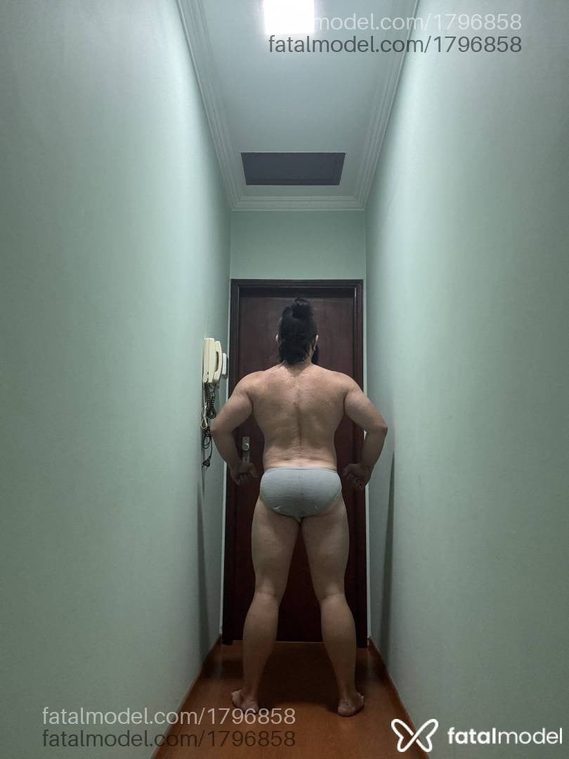 Acompanhante homem com cabelo castanho de olhos castanhos em São Paulo Acompanhante homem com cabelo castanho de olhos castanhos em São Paulo - Renato