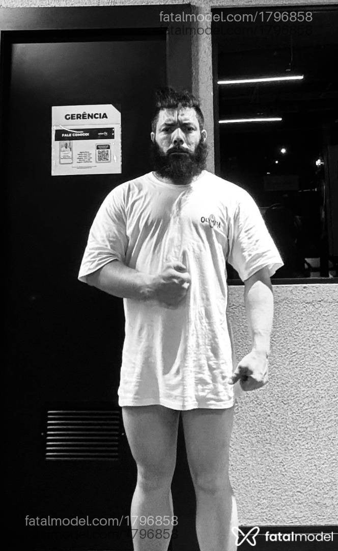 Acompanhante homem com cabelo castanho de olhos castanhos em São Paulo Acompanhante homem com cabelo castanho de olhos castanhos em São Paulo - Renato