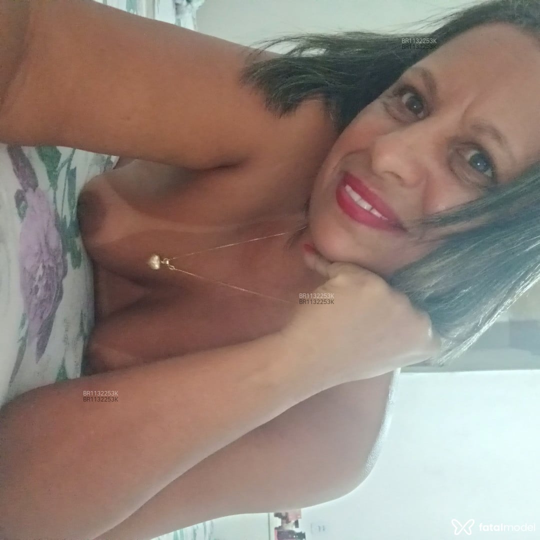 Acompanhante mulher com cabelo grisalho de olhos castanhos em Sorriso - Silva