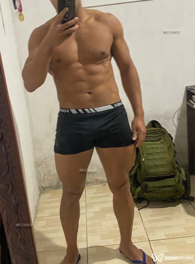 Acompanhante homem morena (o) de olhos castanhos em Novo Hamburgo - Murilo