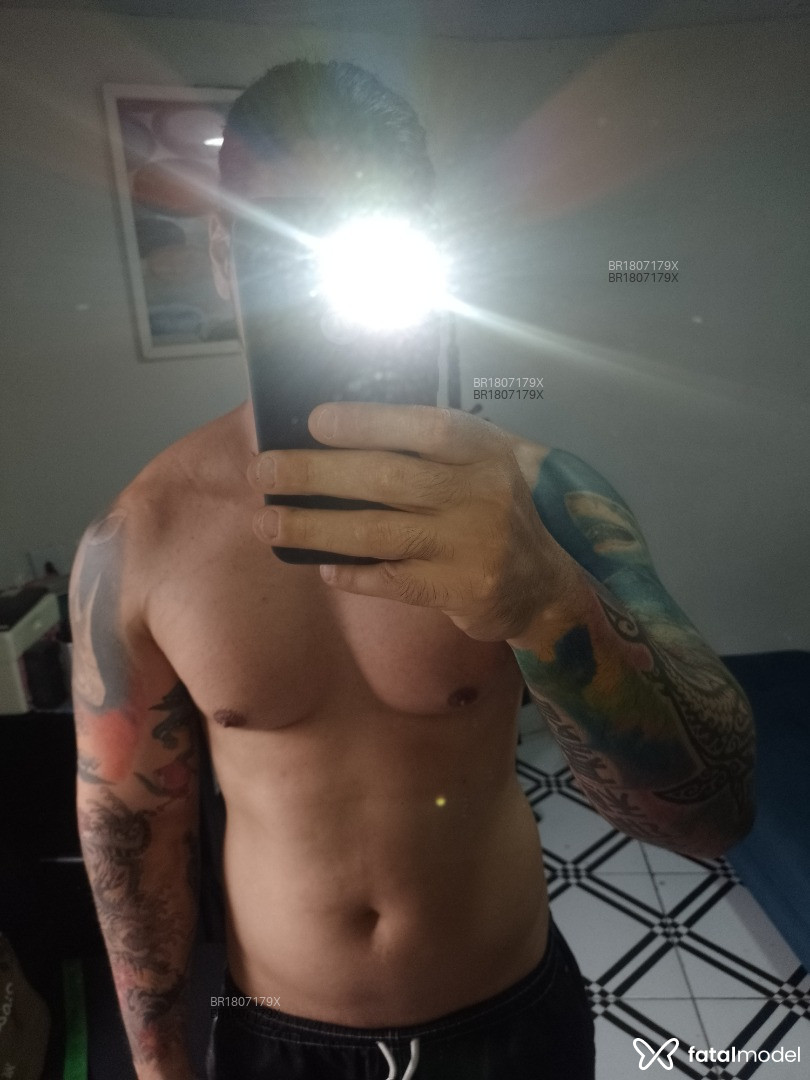 Acompanhante homem morena (o) de olhos castanhos em Rio de Janeiro Acompanhante homem morena (o) de olhos castanhos em Rio de Janeiro - Johnn