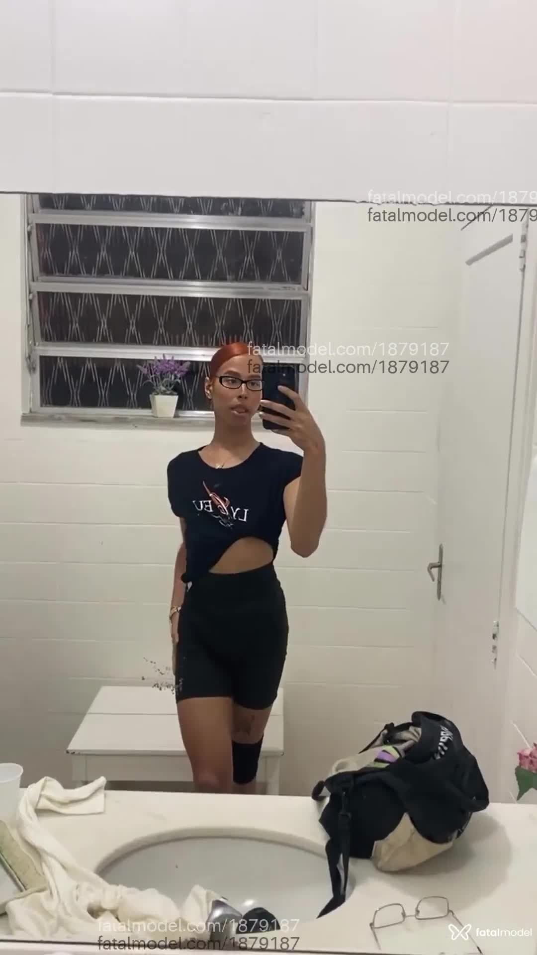 Acompanhante mulher trans com cabelo colorido de olhos castanhos em Rio de Janeiro - Julie