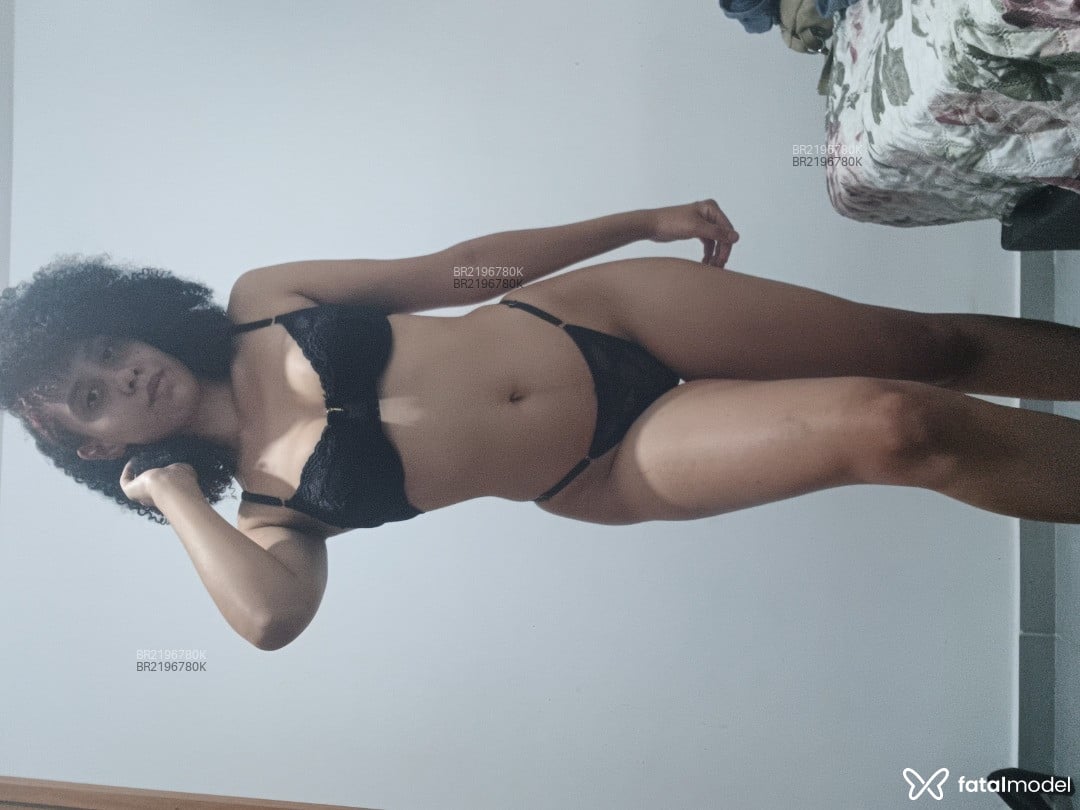 Acompanhante mulher com cabelo castanho de olhos mel - Bianca Acompanhante mulher com cabelo castanho de olhos mel - Bianca