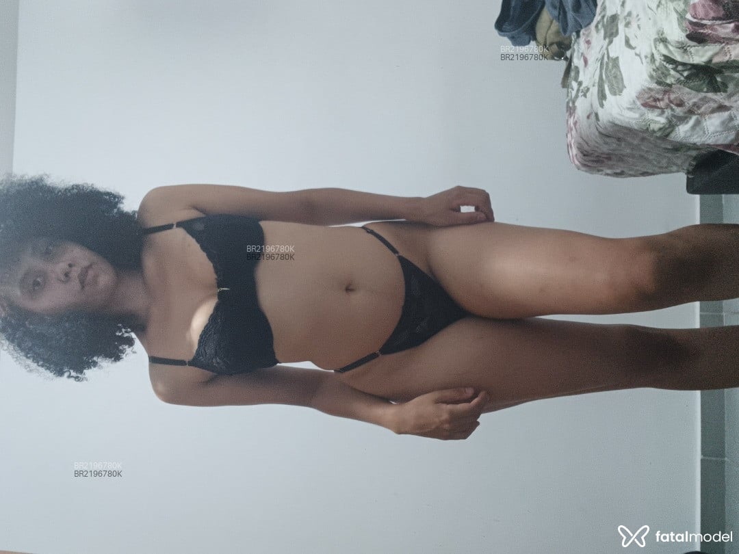 Acompanhante mulher com cabelo castanho de olhos mel - Bianca Acompanhante mulher com cabelo castanho de olhos mel - Bianca