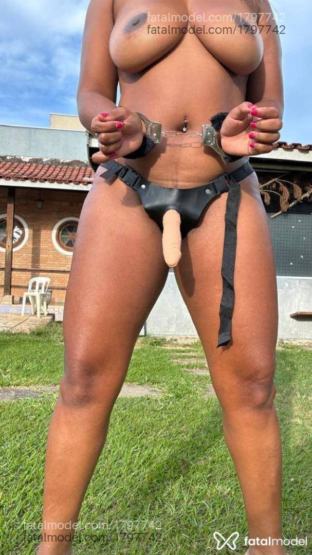 Acompanhante mulher morena (o) de olhos pretos - Nayara