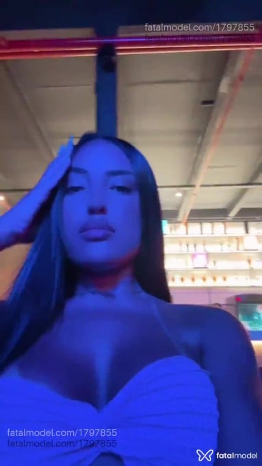 Acompanhante mulher com cabelo castanho de olhos castanhos - Mayara Acompanhante mulher com cabelo castanho de olhos castanhos - Mayara
