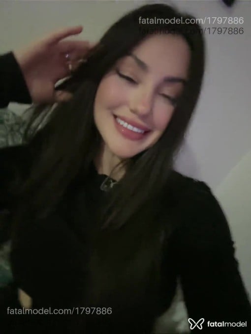 Acompanhante mulher com cabelo castanho de olhos castanhos em Londrina Acompanhante mulher com cabelo castanho de olhos castanhos em Londrina - Isis Versace