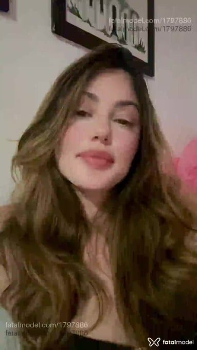 Acompanhante mulher com cabelo castanho de olhos castanhos em Londrina Acompanhante mulher com cabelo castanho de olhos castanhos em Londrina - Isis Versace