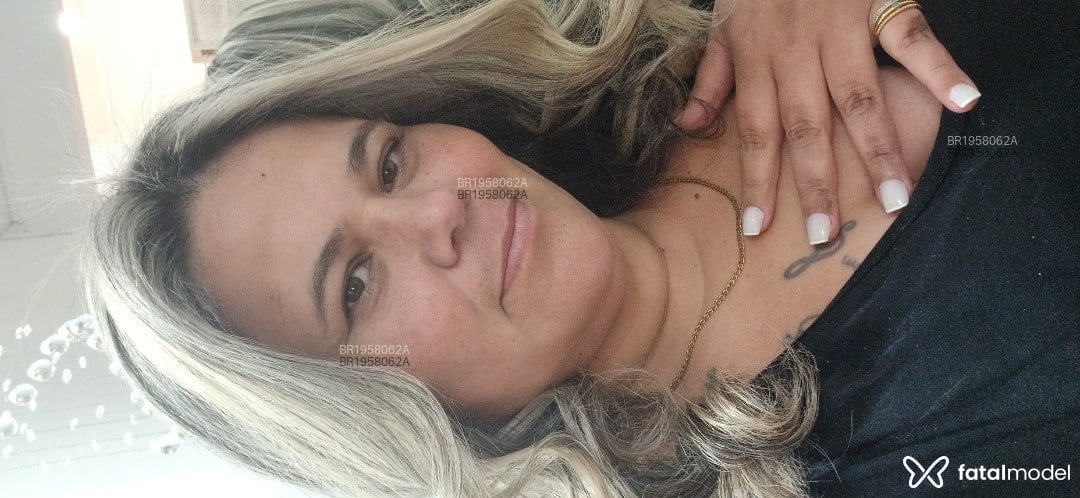 Acompanhante mulher loira (o) de olhos castanhos em Bagé - Beatriz
