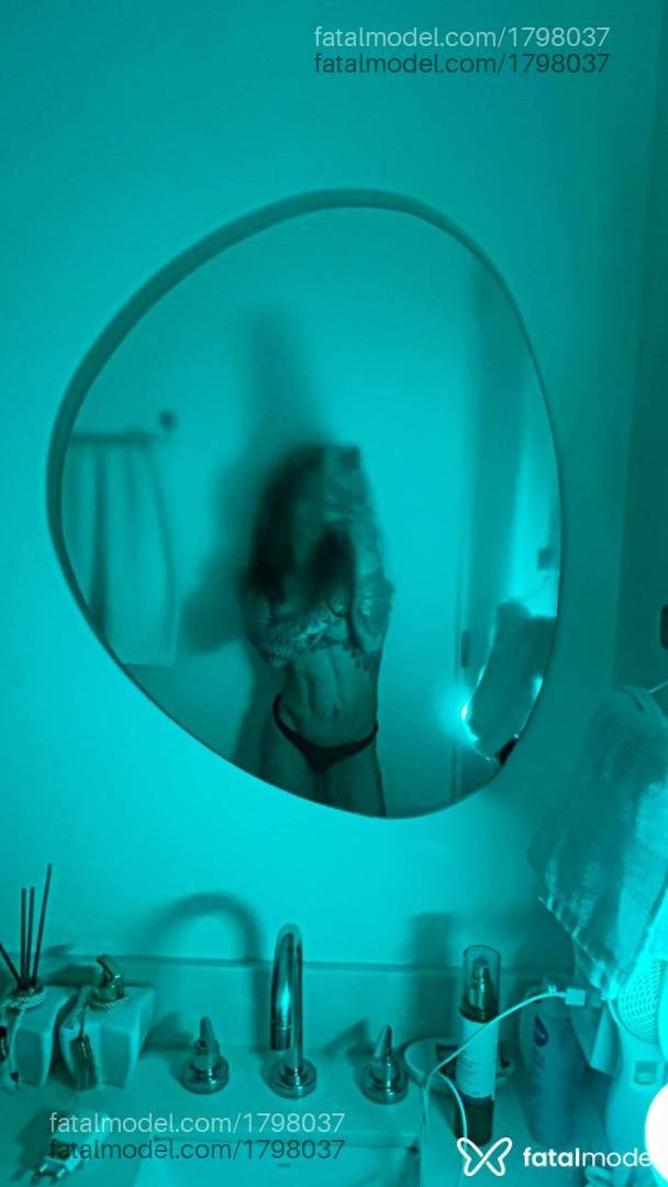 Acompanhante mulher ruiva (o) de olhos verdes - Gingerfox