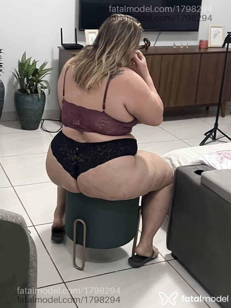 Acompanhante mulher loira (o) de olhos castanhos - Tatycasada