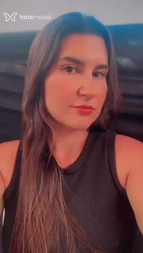 Acompanhante mulher com cabelo castanho de olhos castanhos em Araxá - Mell