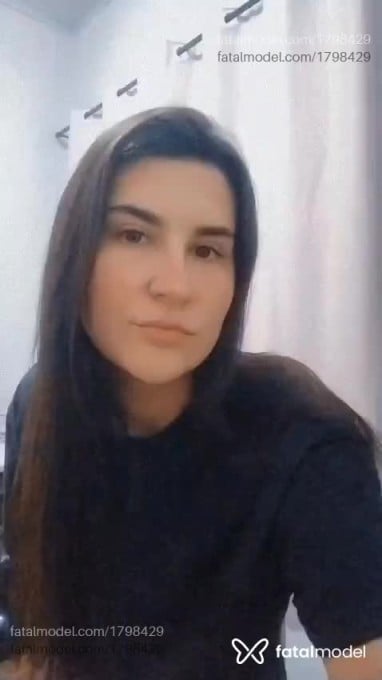 Acompanhante mulher com cabelo castanho de olhos castanhos em Araxá - Mell