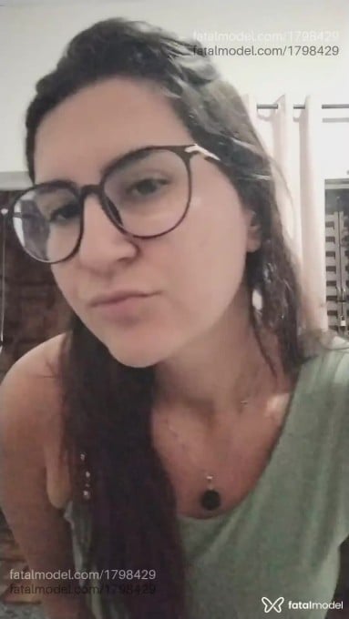 Acompanhante mulher com cabelo castanho de olhos castanhos em Araxá - Mell