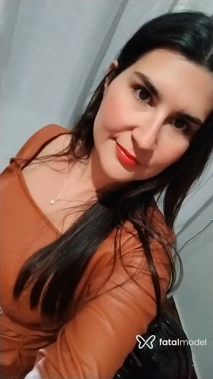 Acompanhante mulher com cabelo castanho de olhos castanhos - Mell