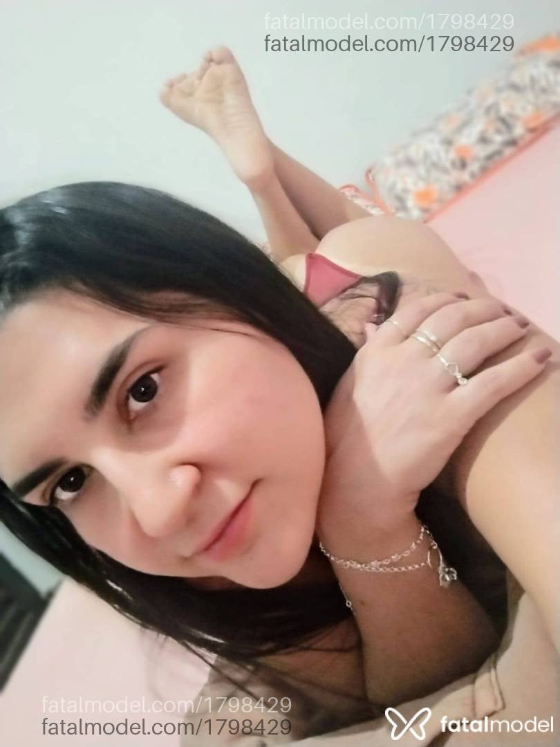 Acompanhante mulher com cabelo castanho de olhos castanhos em Araxá - Mell