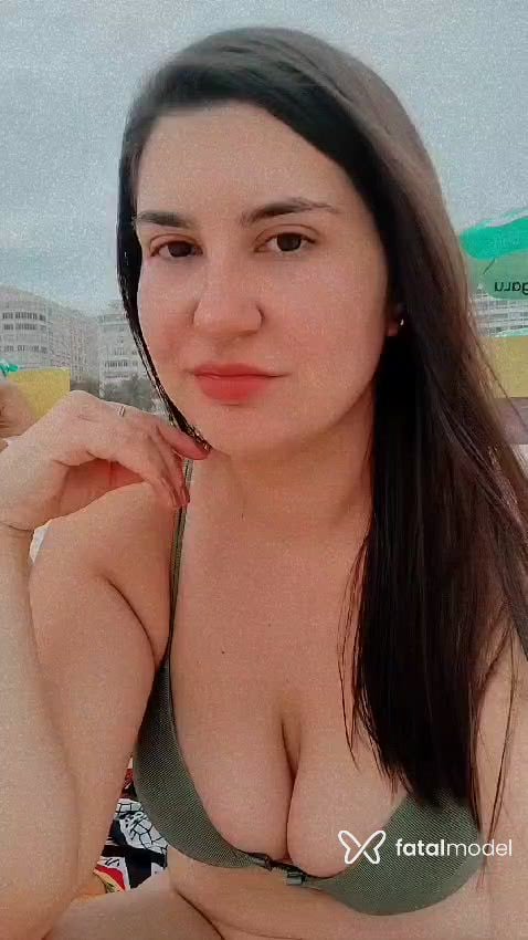 Acompanhante mulher com cabelo castanho de olhos castanhos - Mell