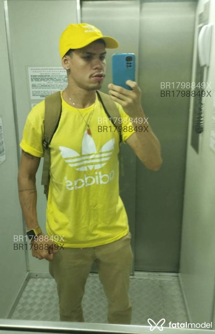 Acompanhante homem com cabelo castanho de olhos castanhos - Nicolas Cairo Acompanhante homem com cabelo castanho de olhos castanhos - Nicolas Cairo