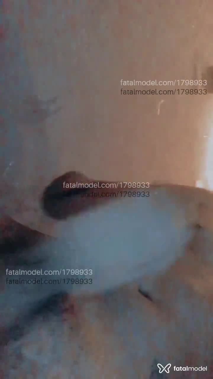 Acompanhante mulher trans com cabelo castanho de olhos verdes em Virtual - Kakau