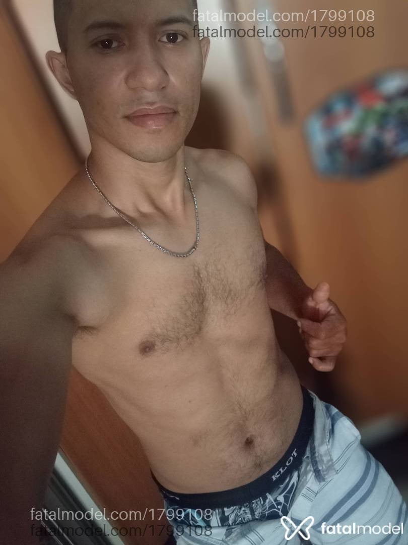 Acompanhante homem sem cabelo de olhos castanhos - Guerreiro Acompanhante homem sem cabelo de olhos castanhos - Guerreiro