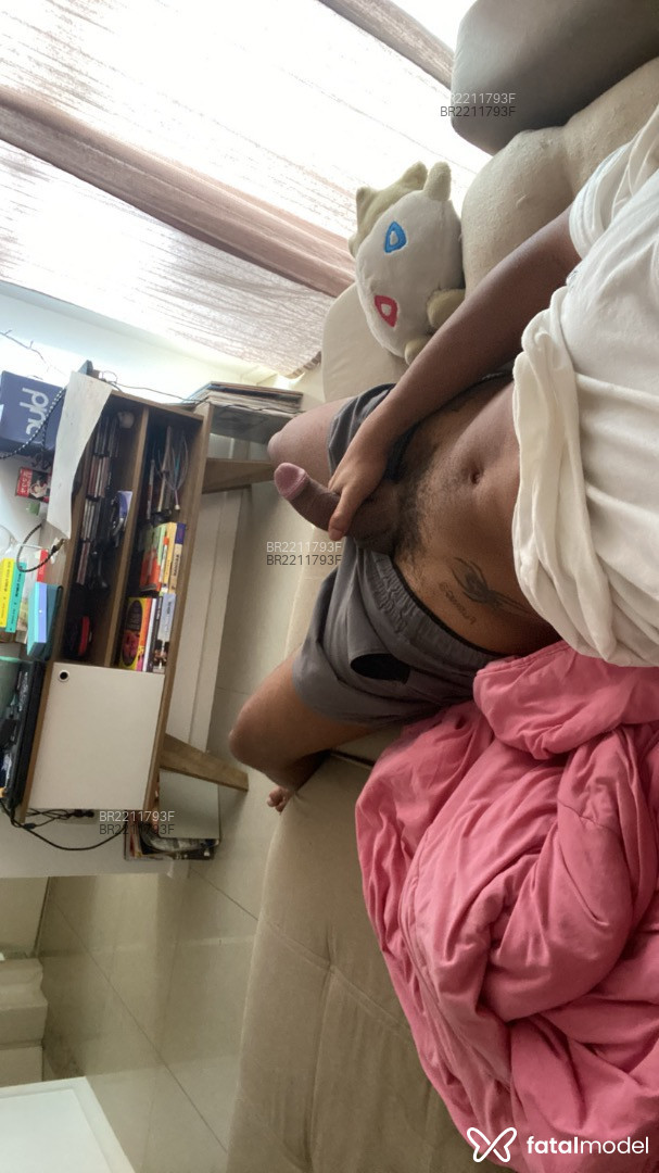 Acompanhante homem morena (o) de olhos pretos em São José - Gustavo