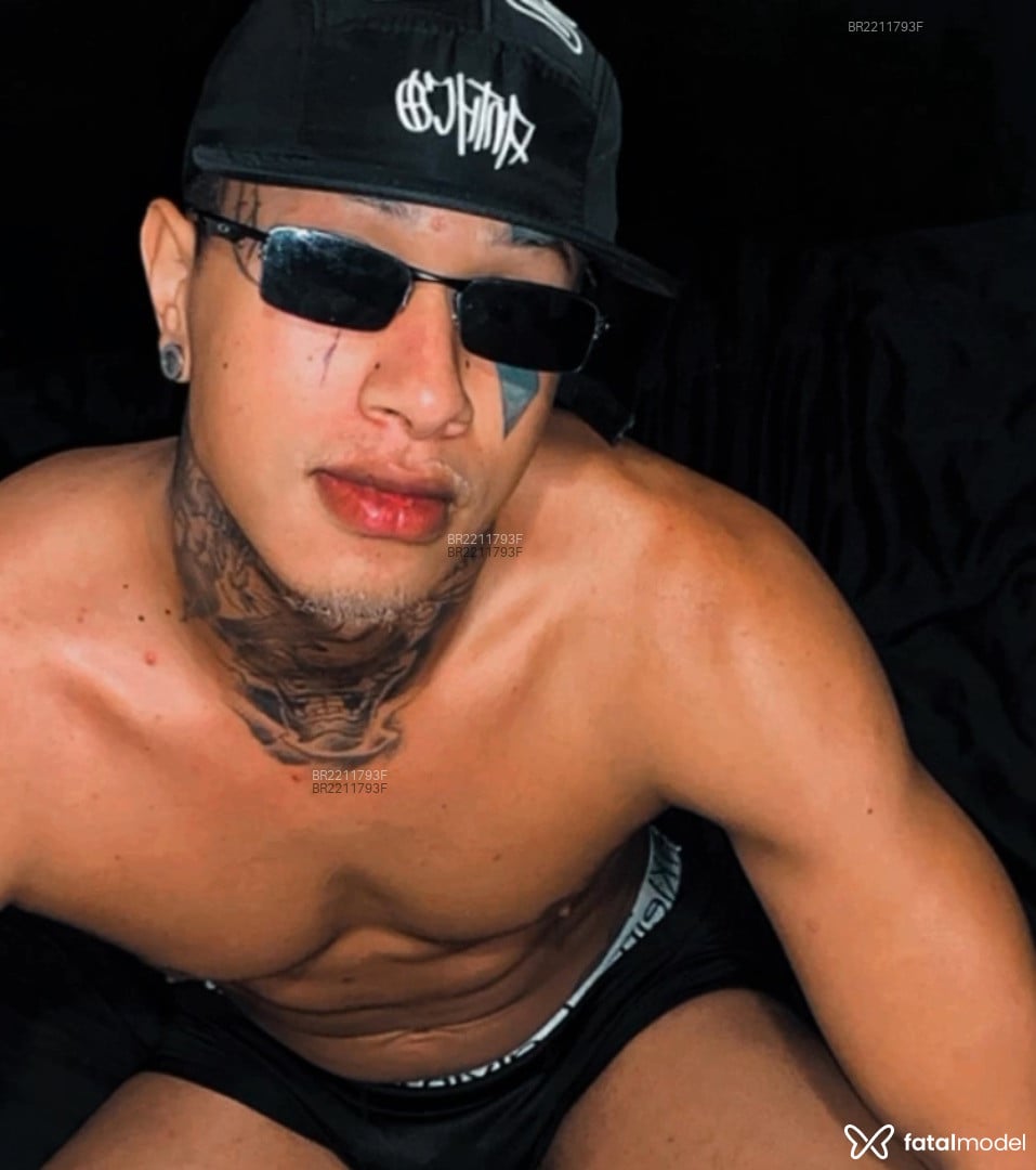Acompanhante homem morena (o) de olhos pretos em São José - Gustavo