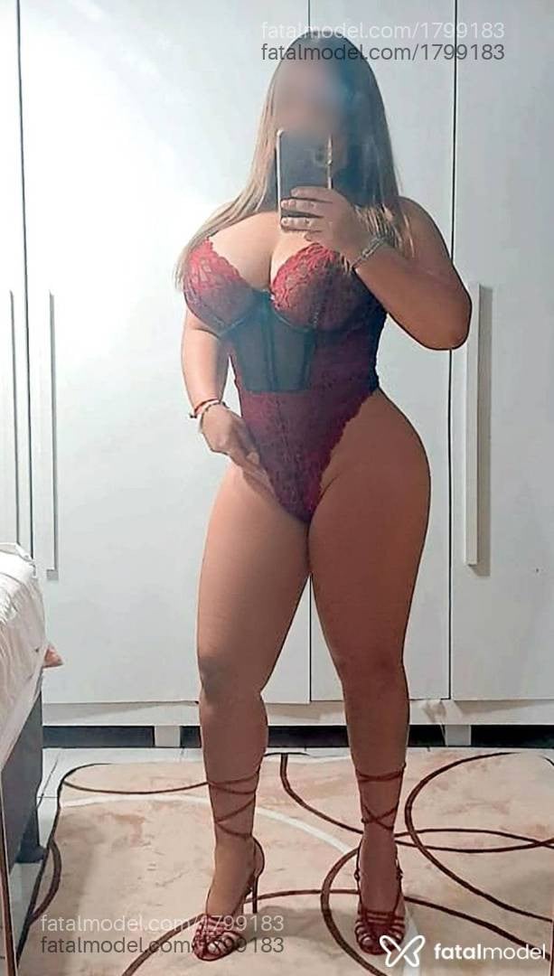 Acompanhante mulher loira (o) de olhos castanhos - Mel Suitta