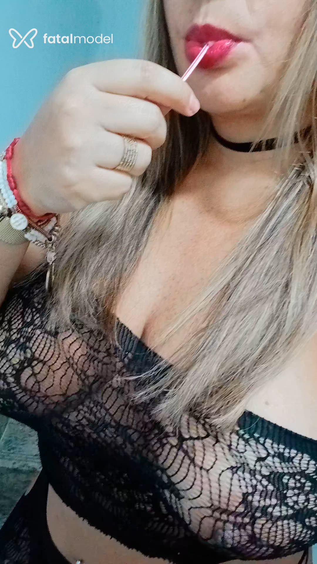 Acompanhante mulher loira (o) de olhos castanhos - Mel Suitta