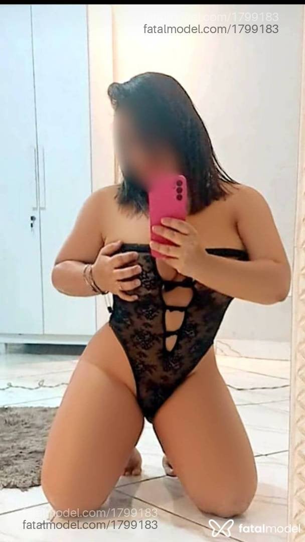 Acompanhante mulher loira (o) de olhos castanhos - Mel Suitta