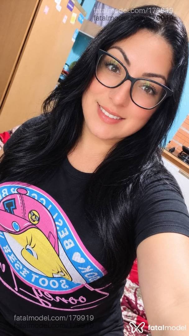 Acompanhante travesti com cabelo castanho de olhos castanhos - Cris oliver