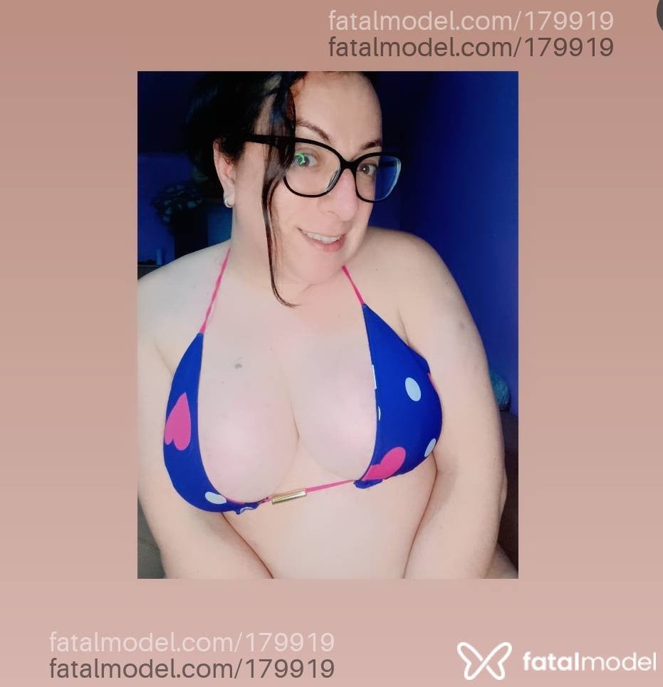 Acompanhante travesti com cabelo castanho de olhos castanhos - Cris oliver