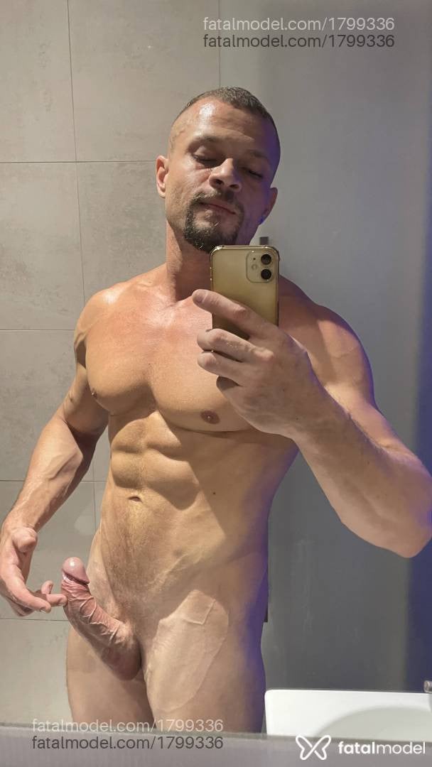 Acompanhante homem com cabelo castanho de olhos castanhos - Marcos Acompanhante homem com cabelo castanho de olhos castanhos - Marcos