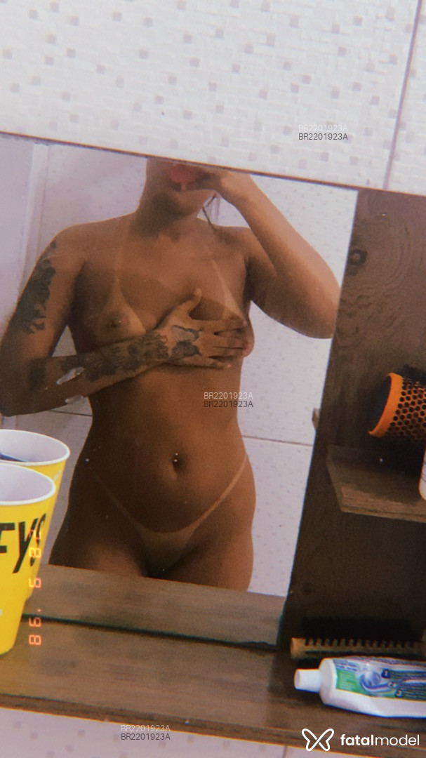 Acompanhante mulher com cabelo castanho de olhos castanhos em Rio de Janeiro - Bela Linz