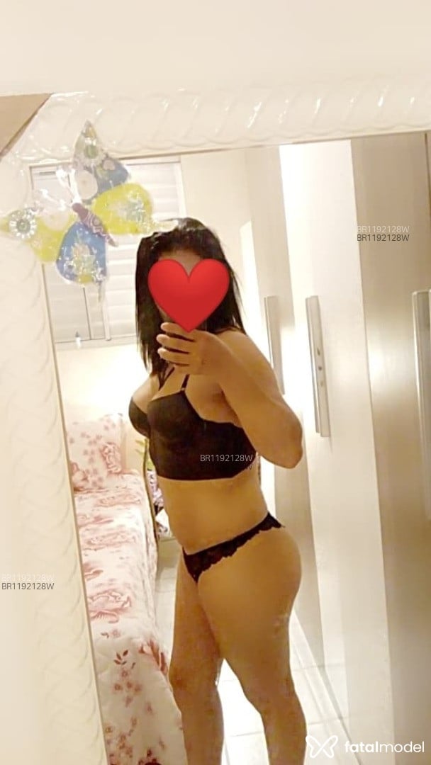 Acompanhante mulher morena (o) de olhos verdes - Bombomm Acompanhante mulher morena (o) de olhos verdes - Bombomm