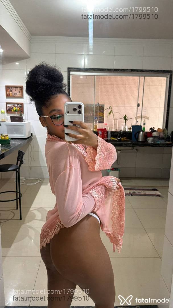 Acompanhante mulher morena (o) de olhos pretos em Patrocínio - Giovanna