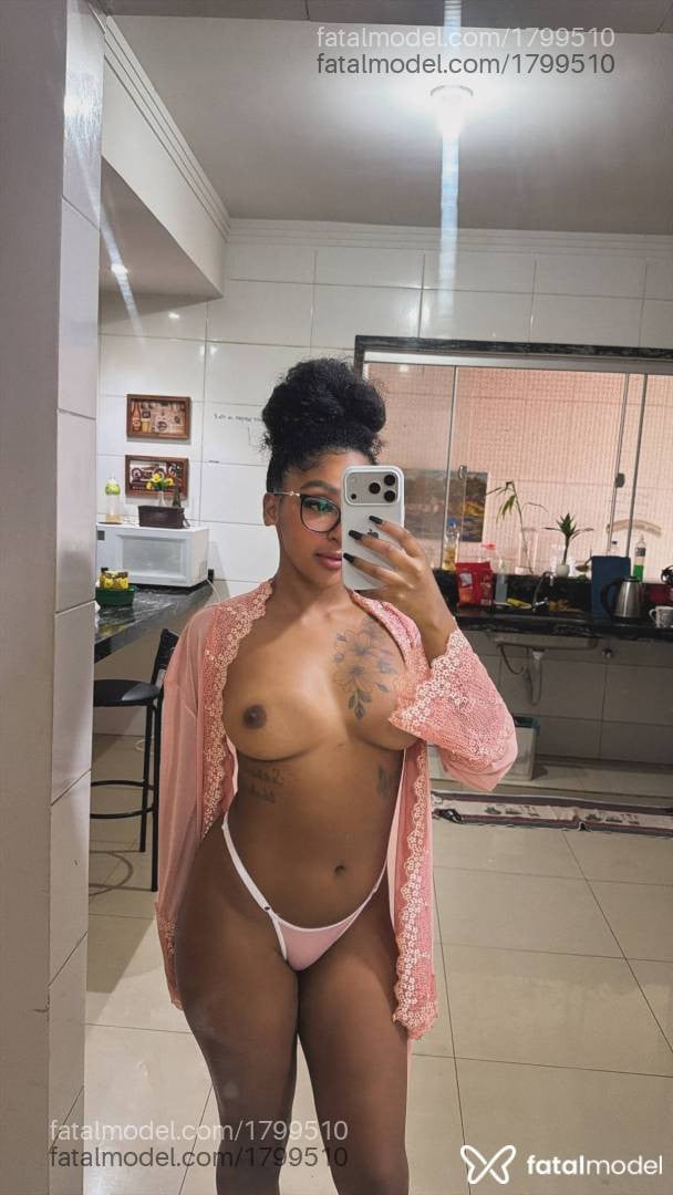 Acompanhante mulher morena (o) de olhos pretos em Patrocínio - Giovanna