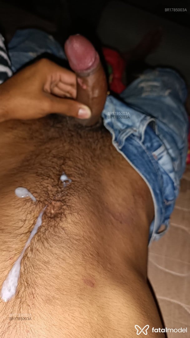 Acompanhante homem morena (o) de olhos castanhos em Cacoal Acompanhante homem morena (o) de olhos castanhos em Cacoal - Guilherme
