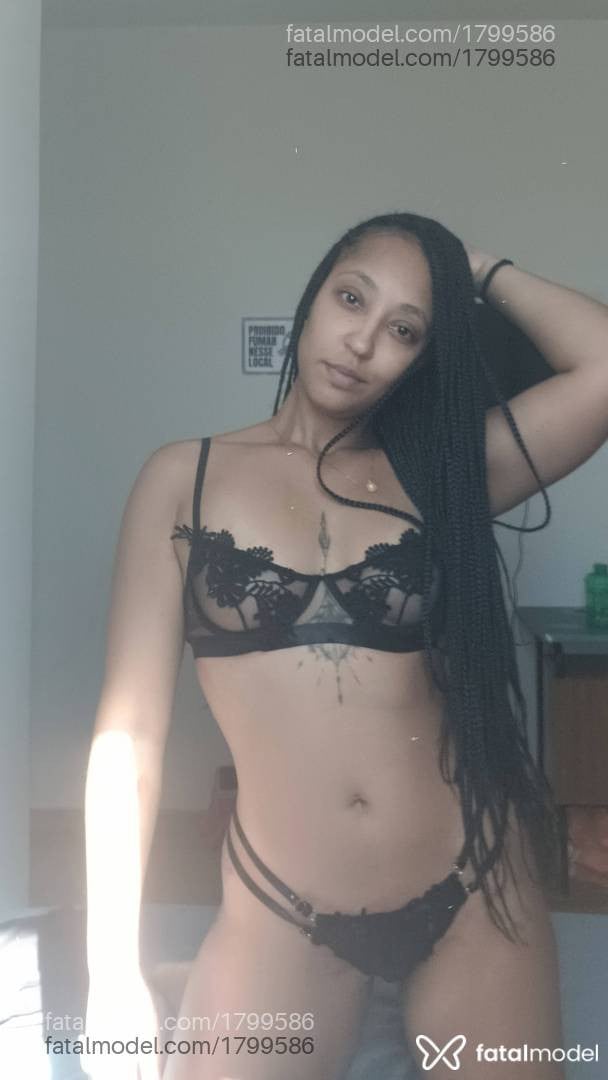 Acompanhante mulher com cabelo castanho de olhos castanhos em Maringá - Victória Safra