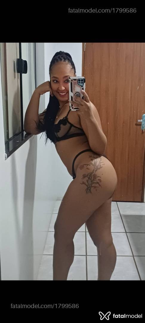 Acompanhante mulher com cabelo castanho de olhos castanhos em Maringá - Victória Safra