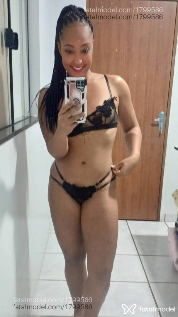 Acompanhante mulher com cabelo castanho de olhos castanhos em Maringá - Victória Safra